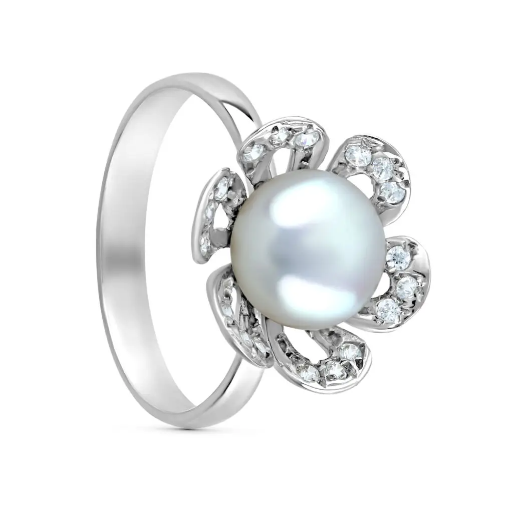 Fotografía profesional de un anillo de oro pulido - detalle macro, set de iluminación para fotografía de anillos de oro