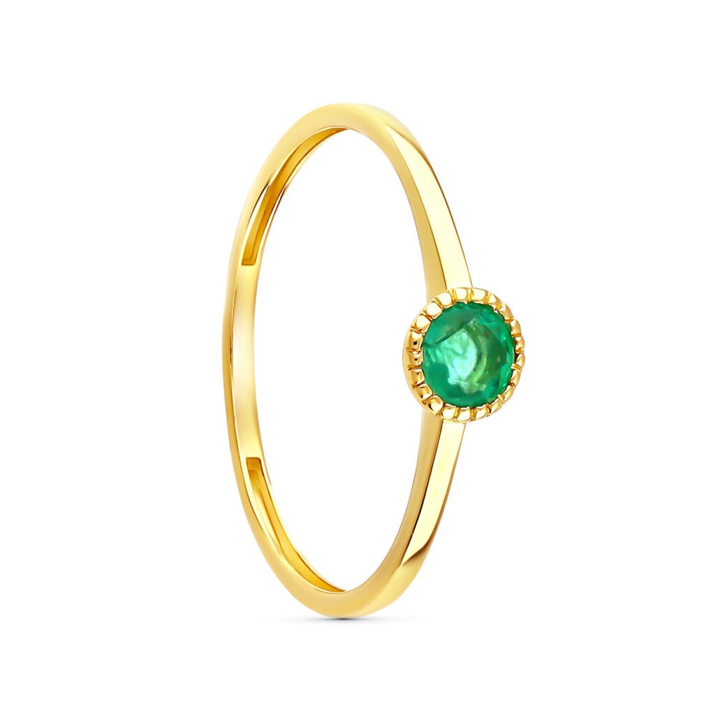 Fotografía profesional de un anillo de oro pulido - detalle macro, set de iluminación para fotografía de anillos de oro